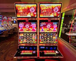 Antarmuka aplikasi mobile uangtoto menampilkan menu sportsbook, live-dealer, dan slot